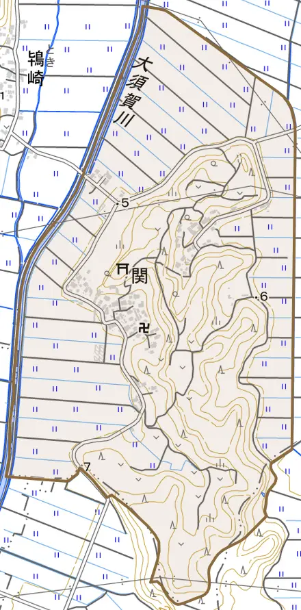 関とその周辺の地図。町の範囲を重ねている