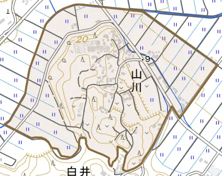山川とその周辺の地図。町の範囲を重ねている