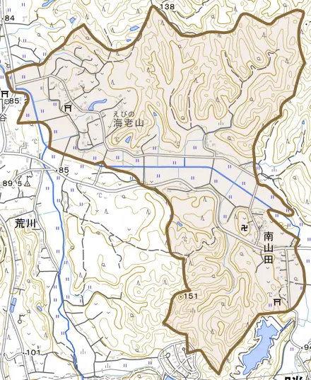 南山田とその周辺の地図。町の範囲を重ねている