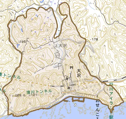 大沢とその周辺の地図。町の範囲を重ねている