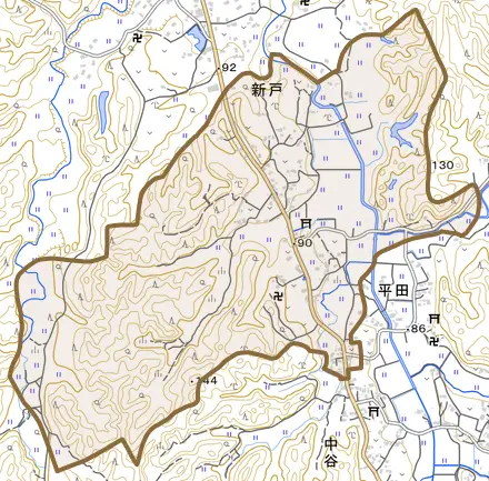 新戸とその周辺の地図。町の範囲を重ねている