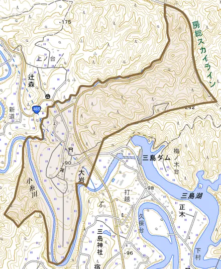 大岩とその周辺の地図。町の範囲を重ねている