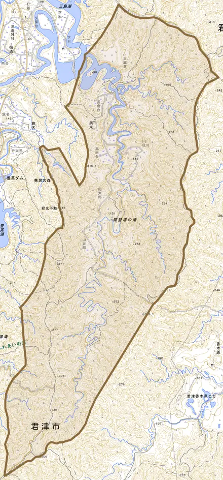 奥米とその周辺の地図。町の範囲を重ねている