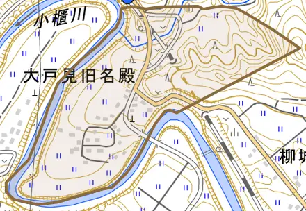 大戸見旧名殿とその周辺の地図。町の範囲を重ねている
