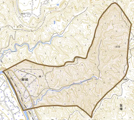 柳城とその周辺の地図。町の範囲を重ねている