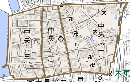 中央とその周辺の地図。町の範囲を重ねている