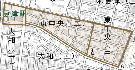 東中央とその周辺の地図。町の範囲を重ねている