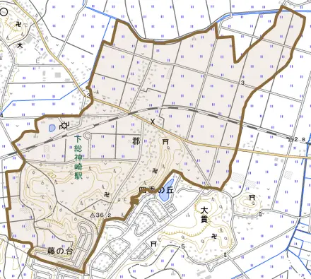 郡とその周辺の地図。町の範囲を重ねている