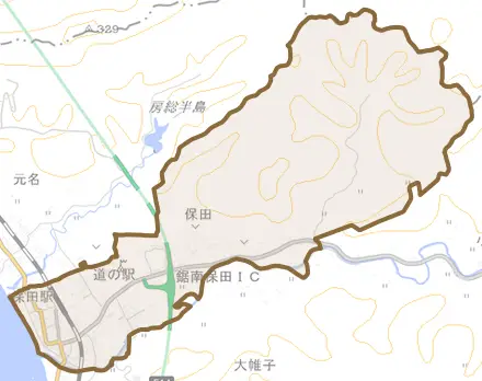 保田とその周辺の地図。町の範囲を重ねている
