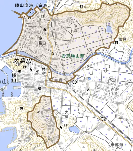 竜島とその周辺の地図。町の範囲を重ねている