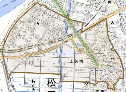 上矢切とその周辺の地図。町の範囲を重ねている