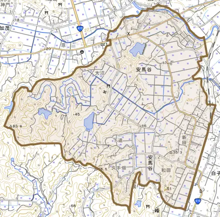 安馬谷とその周辺の地図。町の範囲を重ねている