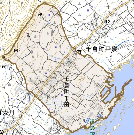 千倉町千田とその周辺の地図。町の範囲を重ねている