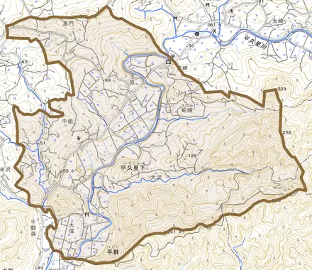 平久里下とその周辺の地図。町の範囲を重ねている