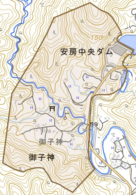 御子神とその周辺の地図。町の範囲を重ねている