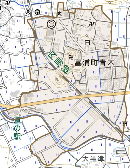 富浦町青木とその周辺の地図。町の範囲を重ねている
