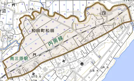 和田町松田とその周辺の地図。町の範囲を重ねている