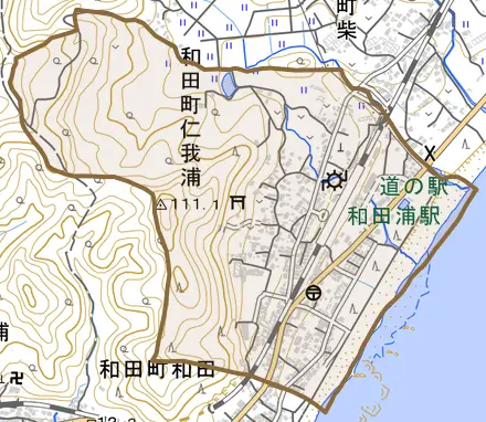 和田町仁我浦とその周辺の地図。町の範囲を重ねている