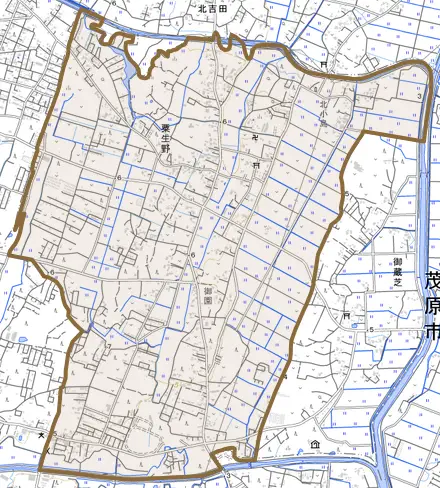 粟生野とその周辺の地図。町の範囲を重ねている