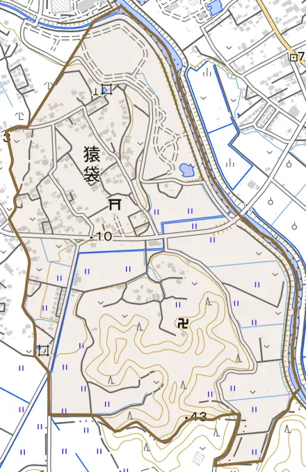 猿袋とその周辺の地図。町の範囲を重ねている