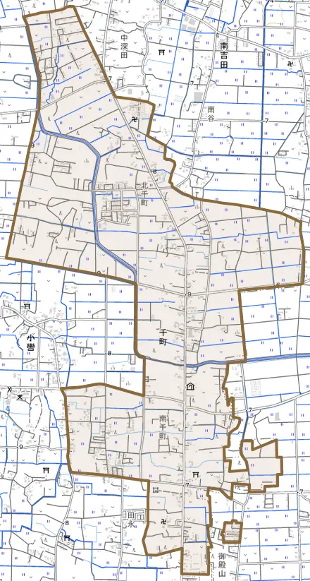 千町とその周辺の地図。町の範囲を重ねている