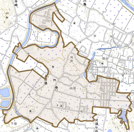 上市場とその周辺の地図。町の範囲を重ねている