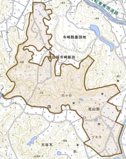 北山田とその周辺の地図。町の範囲を重ねている