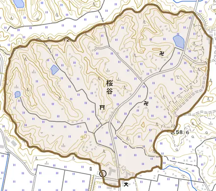 桜谷とその周辺の地図。町の範囲を重ねている
