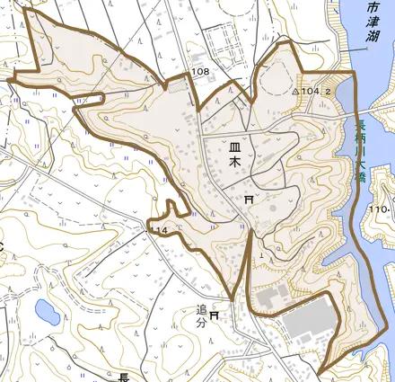 皿木とその周辺の地図。町の範囲を重ねている