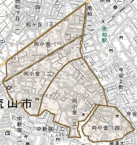 向小金とその周辺の地図。町の範囲を重ねている