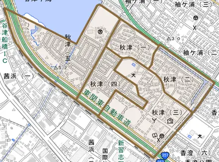 秋津とその周辺の地図。町の範囲を重ねている