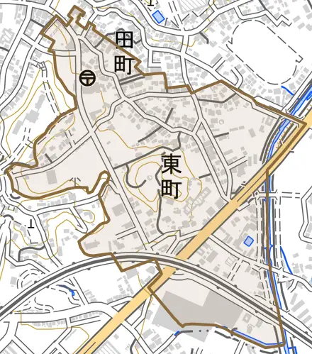 東町とその周辺の地図。町の範囲を重ねている