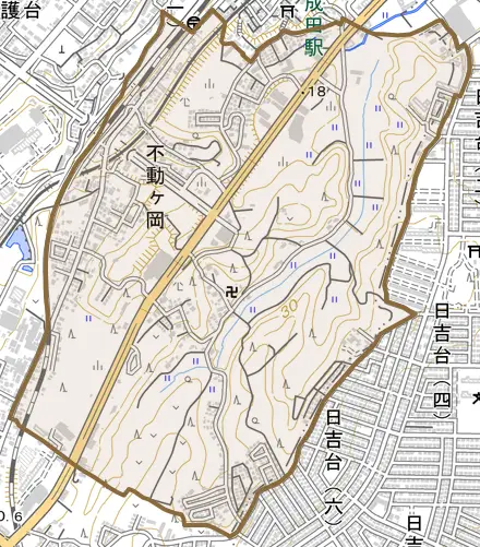 不動ケ岡とその周辺の地図。町の範囲を重ねている