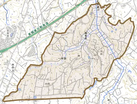 一坪田とその周辺の地図。町の範囲を重ねている
