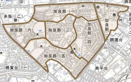 加良部とその周辺の地図。町の範囲を重ねている