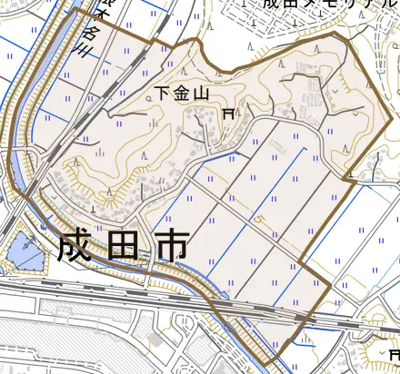 下金山とその周辺の地図。町の範囲を重ねている