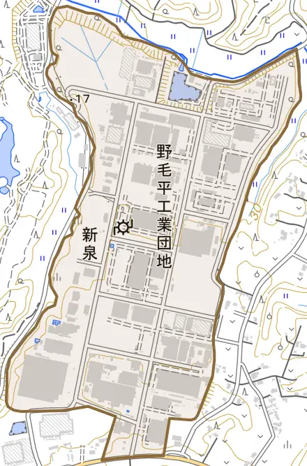 新泉とその周辺の地図。町の範囲を重ねている