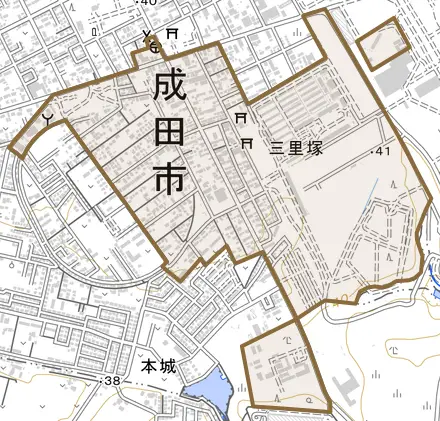 三里塚とその周辺の地図。町の範囲を重ねている
