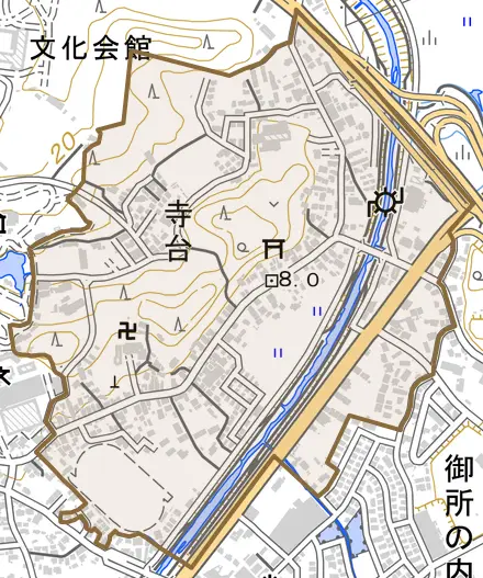 寺台とその周辺の地図。町の範囲を重ねている