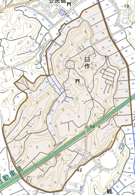 臼作とその周辺の地図。町の範囲を重ねている