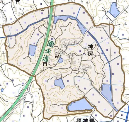 神房とその周辺の地図。町の範囲を重ねている