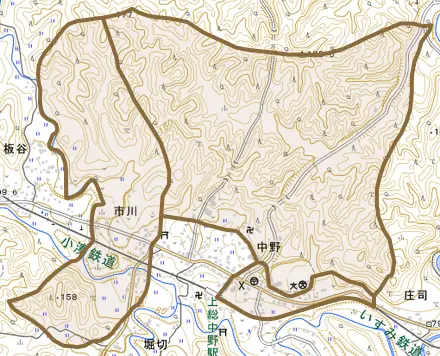 市川とその周辺の地図。町の範囲を重ねている