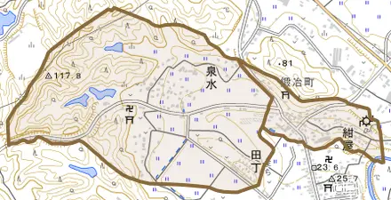 泉水とその周辺の地図。町の範囲を重ねている