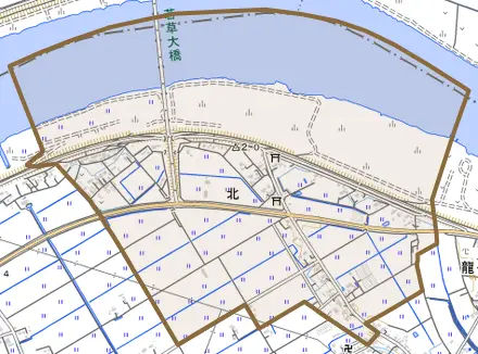 北とその周辺の地図。町の範囲を重ねている