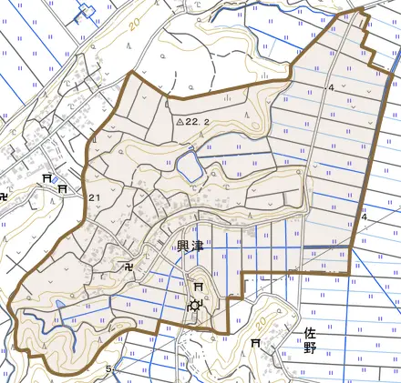 興津とその周辺の地図。町の範囲を重ねている