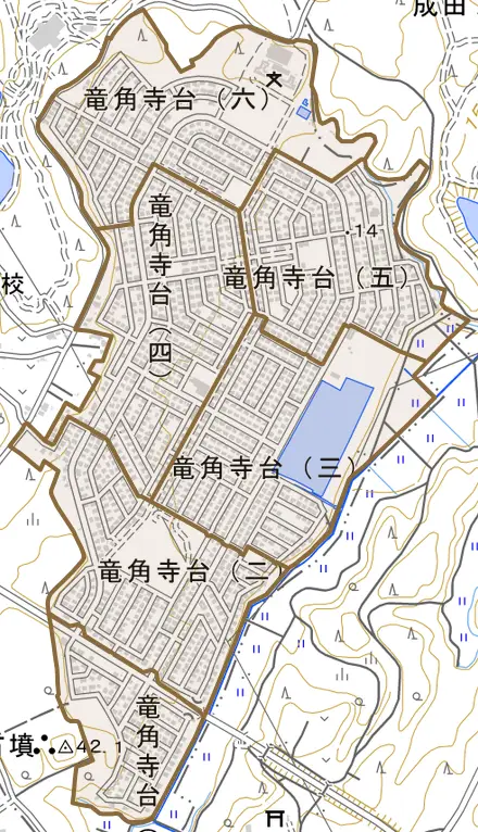 竜角寺台とその周辺の地図。町の範囲を重ねている
