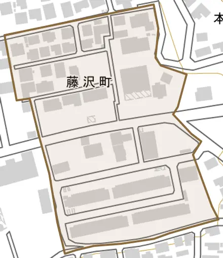 藤沢町とその周辺の地図。町の範囲を重ねている