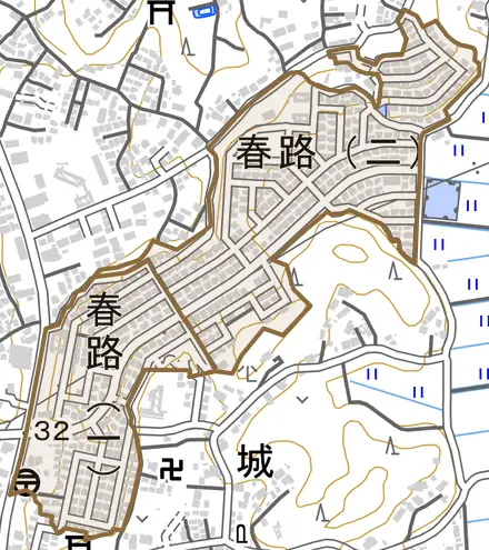春路とその周辺の地図。町の範囲を重ねている
