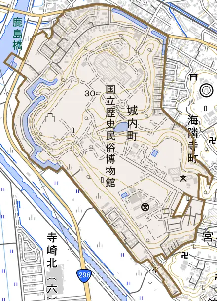 城内町とその周辺の地図。町の範囲を重ねている