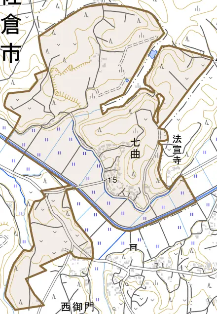 七曲とその周辺の地図。町の範囲を重ねている
